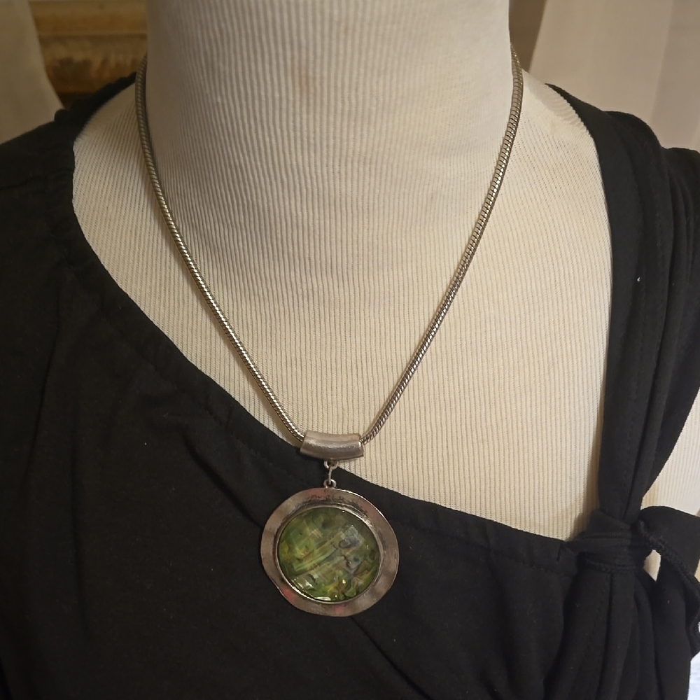 Elegant Silver Necklace with Green Pendant